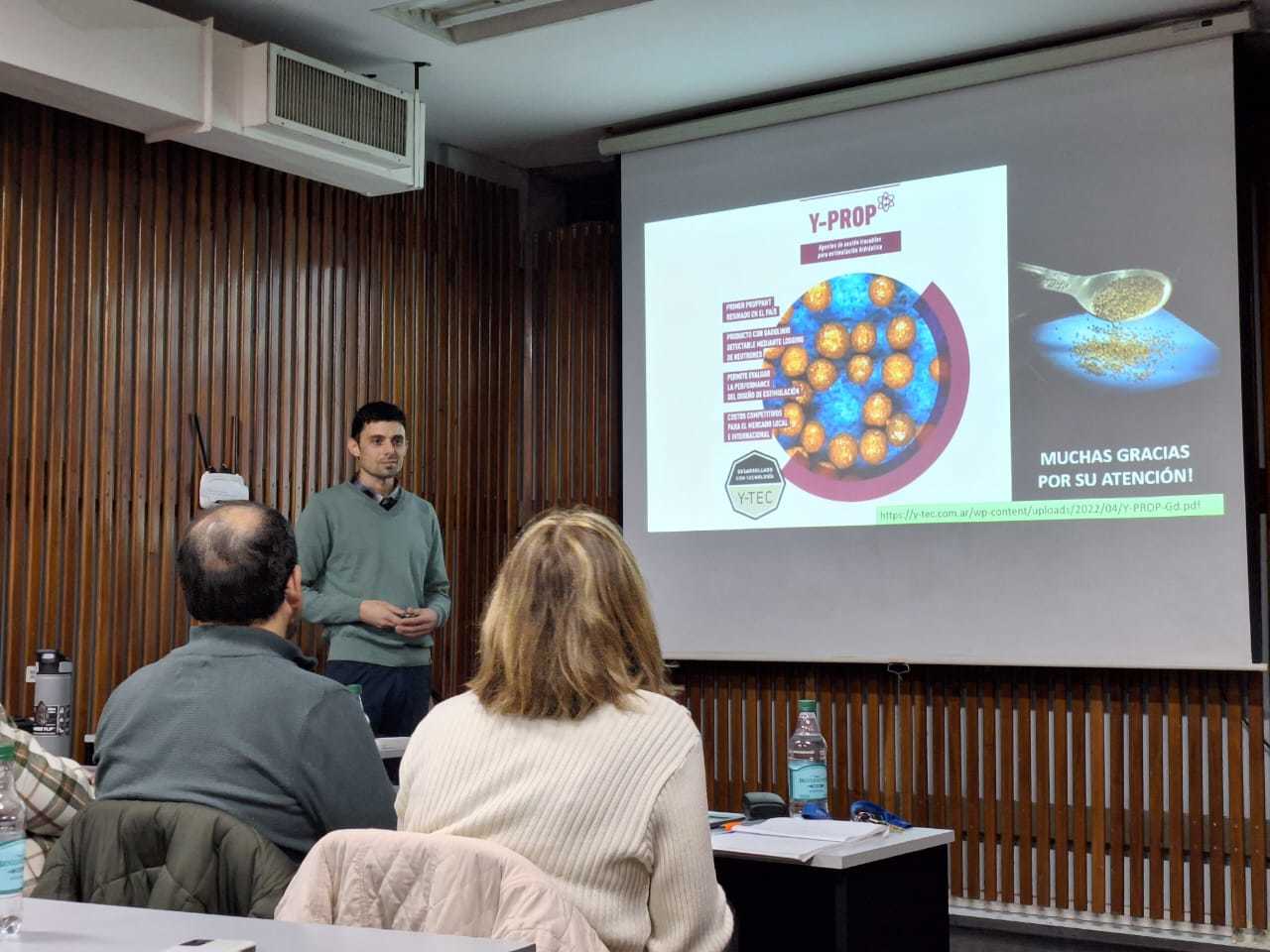 Se presentó una Nueva TESIS DOCTORAL COFINANCIADA en CETMIC, sobre una tecnología estratégica para el desarrollo hidrocarburos no convencionales nacionales. Se presentó una Nueva TESIS DOCTORAL COFINANCIADA en CETMIC, sobre una tecnología estratégica para el desarrollo hidrocarburos no convencionales nacionales.